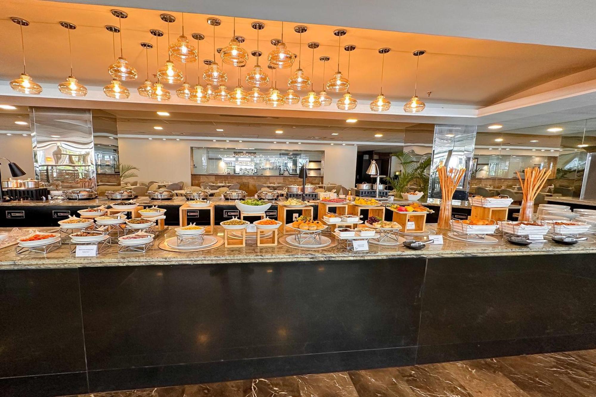 Sheraton Grand Panama Εξωτερικό φωτογραφία The buffet at the hotel