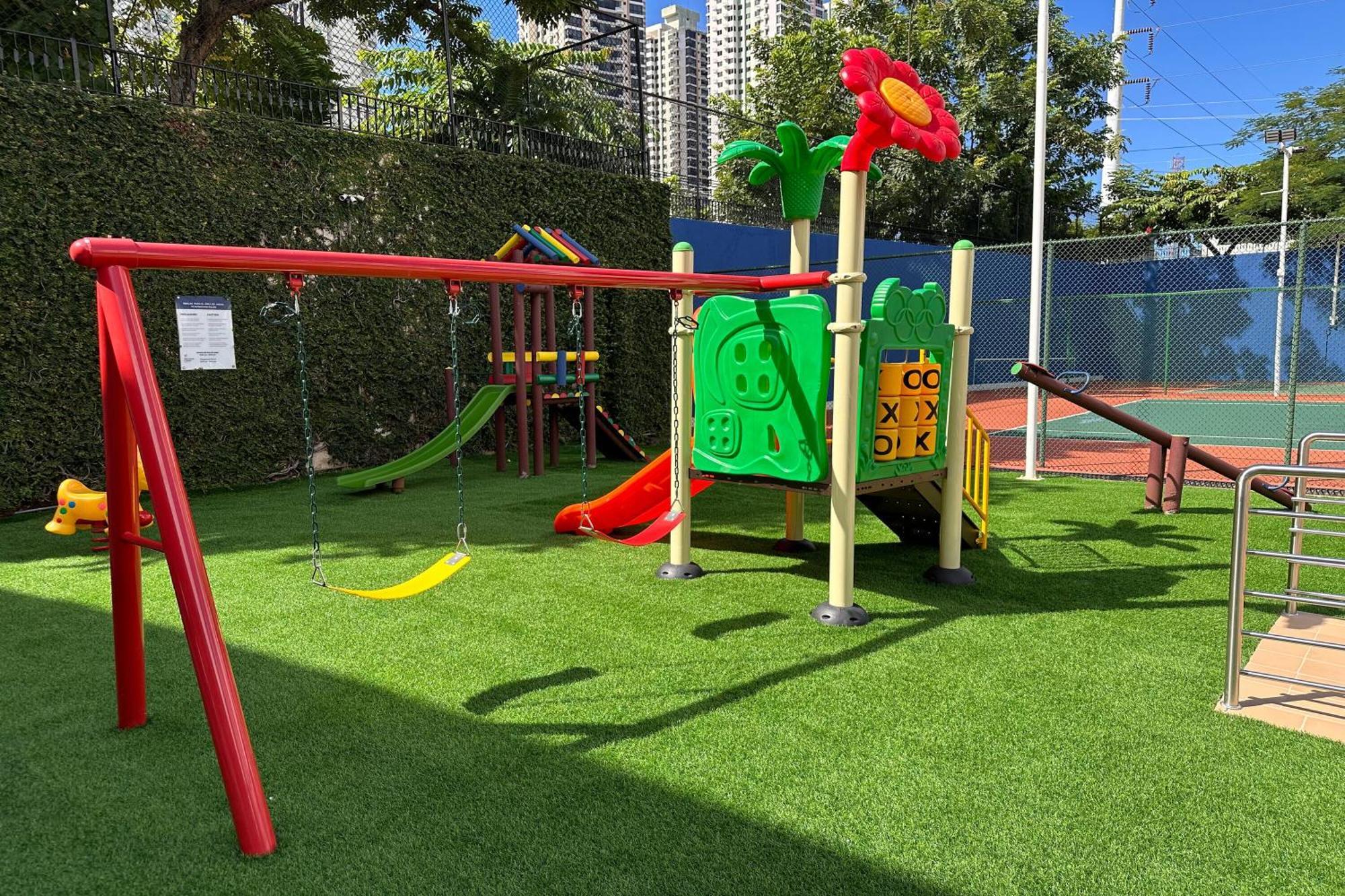 Sheraton Grand Panama Εξωτερικό φωτογραφία Playground at the school